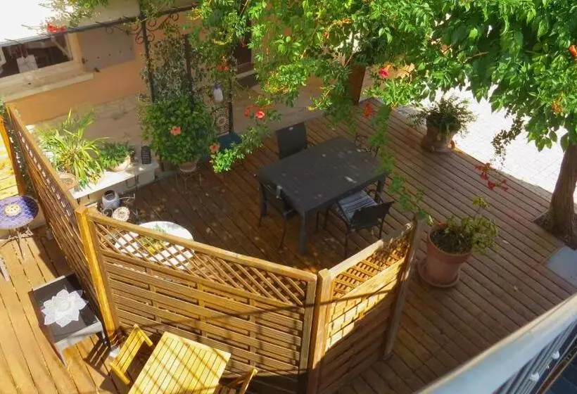 Aamiaismajoitus (B&B) Maison D Hotes La Bignone