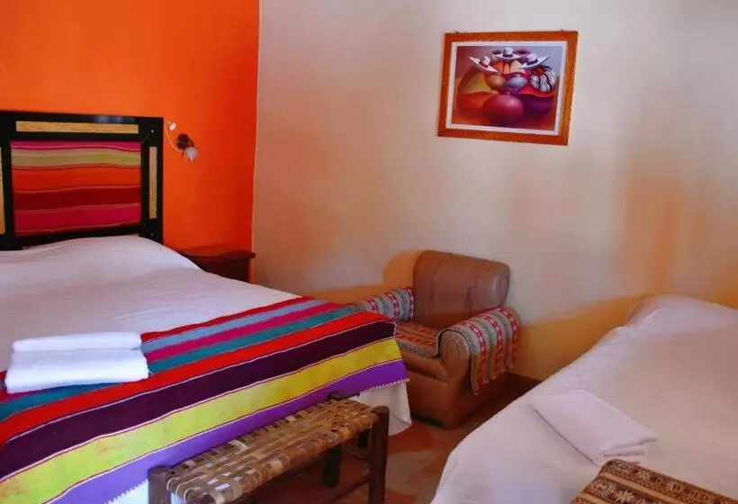 Hostal Paseo De Los Colorados