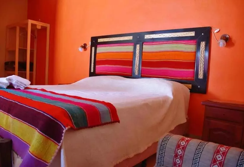 Hostal Paseo De Los Colorados