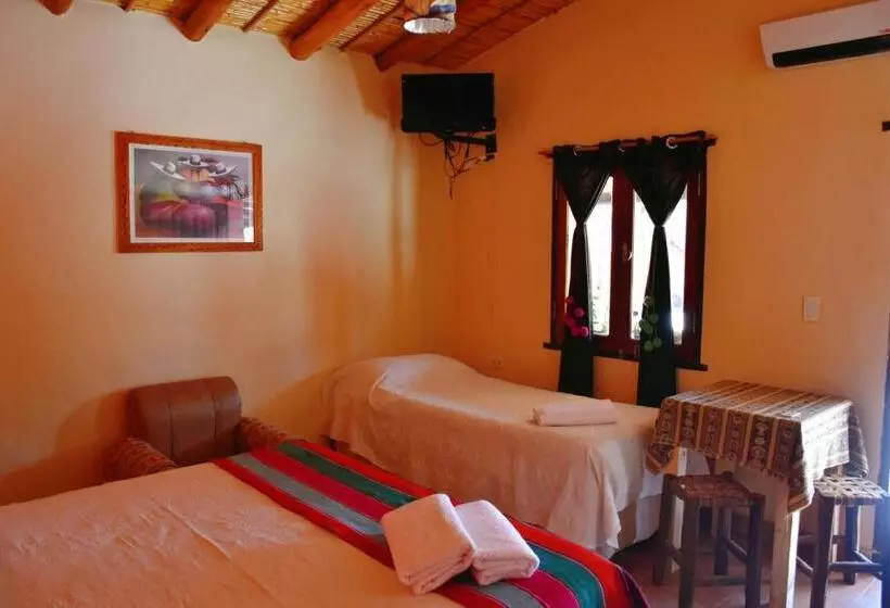 Hostal Paseo De Los Colorados