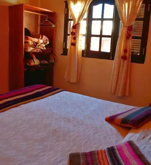 Hostal Paseo De Los Colorados