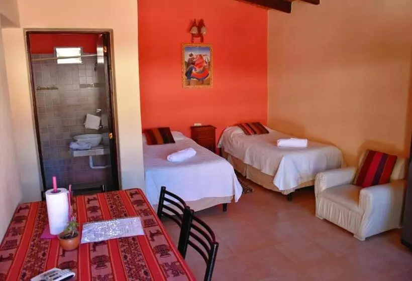 Hostal Paseo De Los Colorados