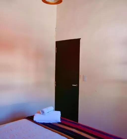 Hostal Paseo De Los Colorados