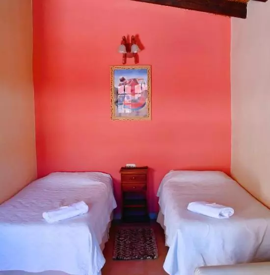 Hostal Paseo De Los Colorados