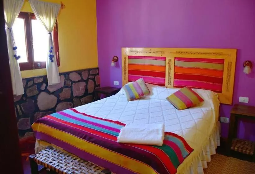 Hostal Paseo De Los Colorados