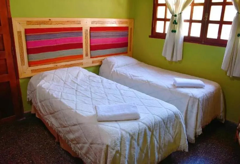 Hostal Paseo De Los Colorados