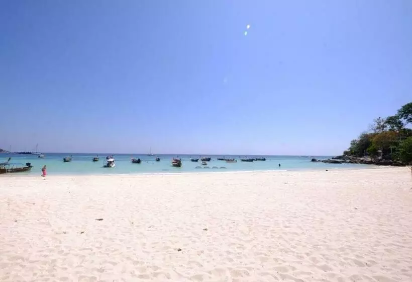 هتل Daya Beach, Lipe Local
