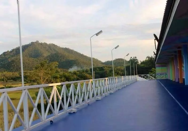 هتل Chiangkhan Gallery Resort