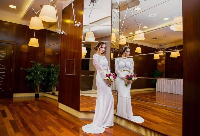 Отель East Gate