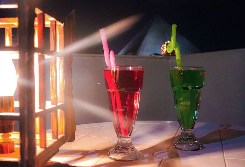 هتل Golden Pyramids Inn