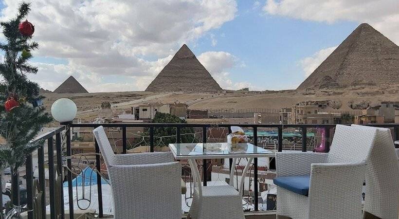 هتل Golden Pyramids Inn