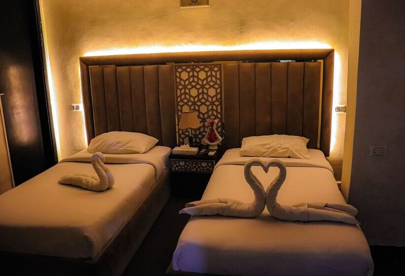 هتل Golden Pyramids Inn