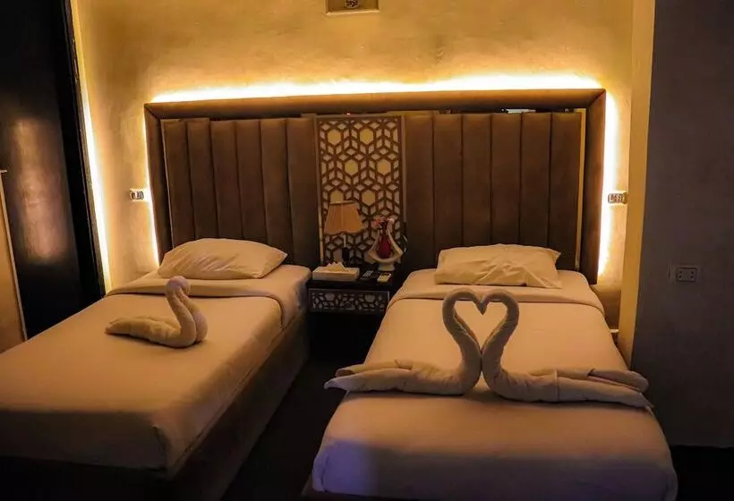 هتل Golden Pyramids Inn