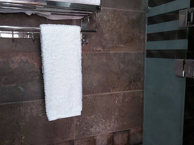 هتل Golden Pyramids Inn