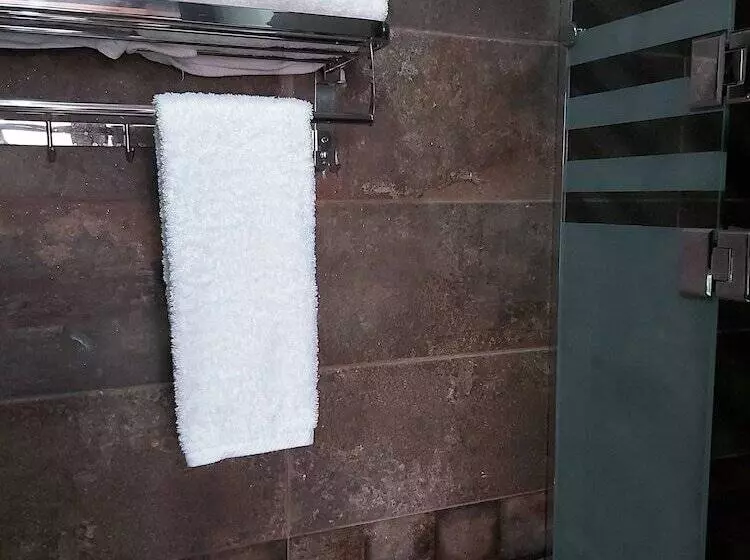 هتل Golden Pyramids Inn