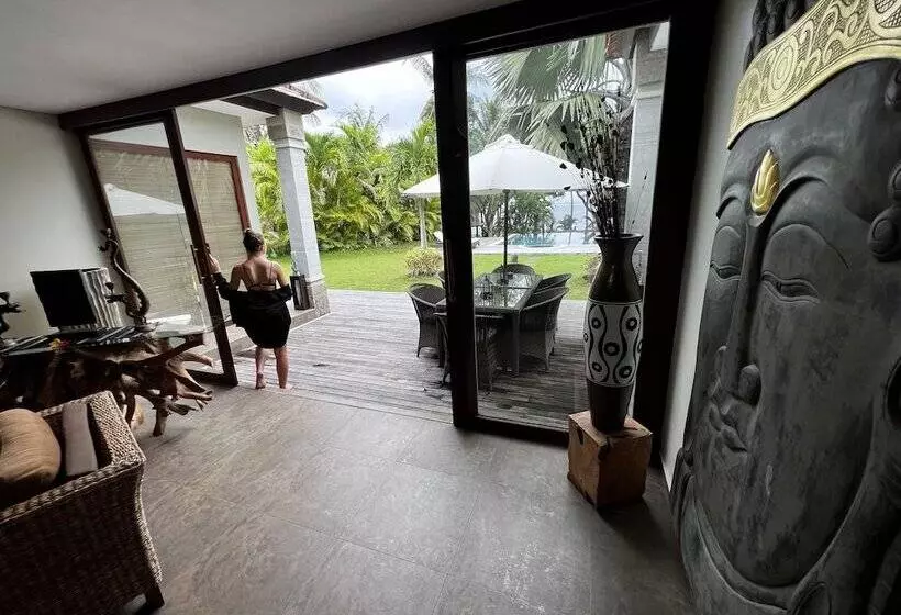 Hotelli Relax Bali Dive & Spa Ocean Front Resort