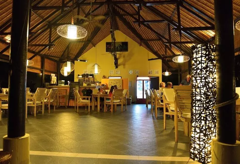 Hotelli Relax Bali Dive & Spa Ocean Front Resort