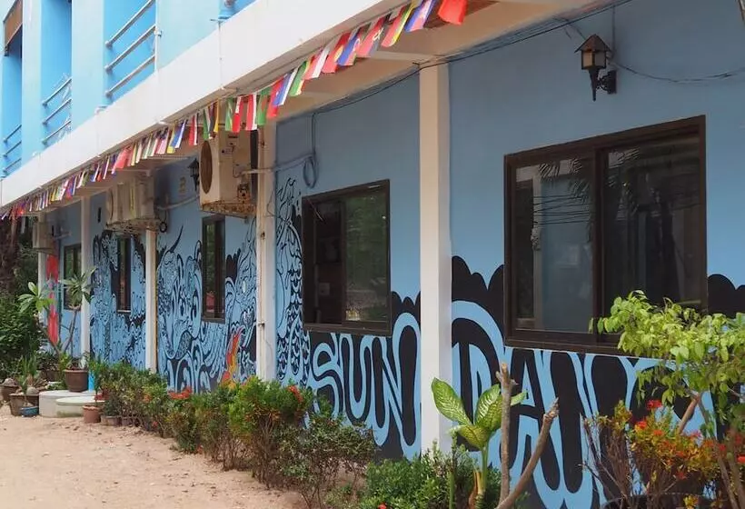 ホテル Sunset Buri Hostel