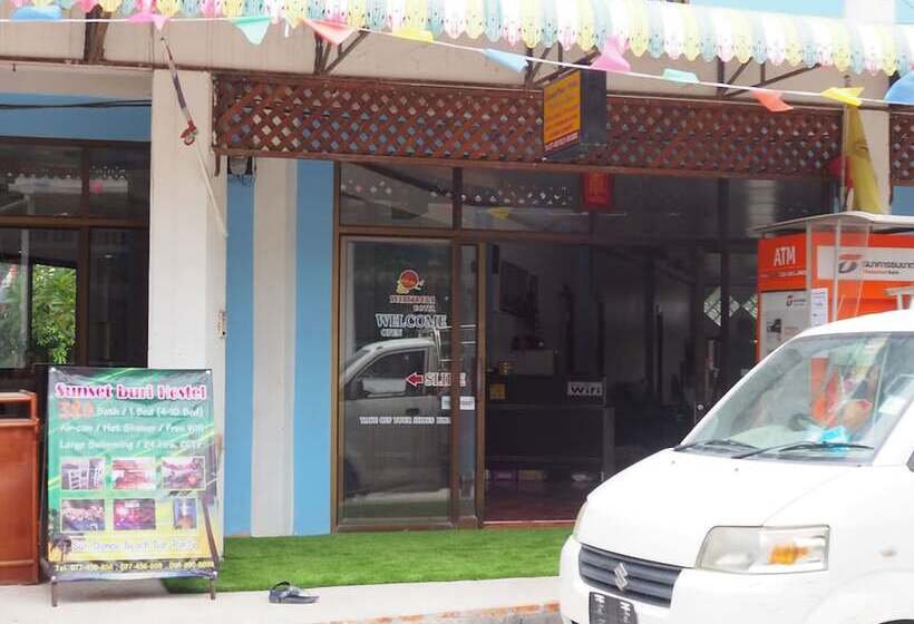هتل Sunset Buri Hostel
