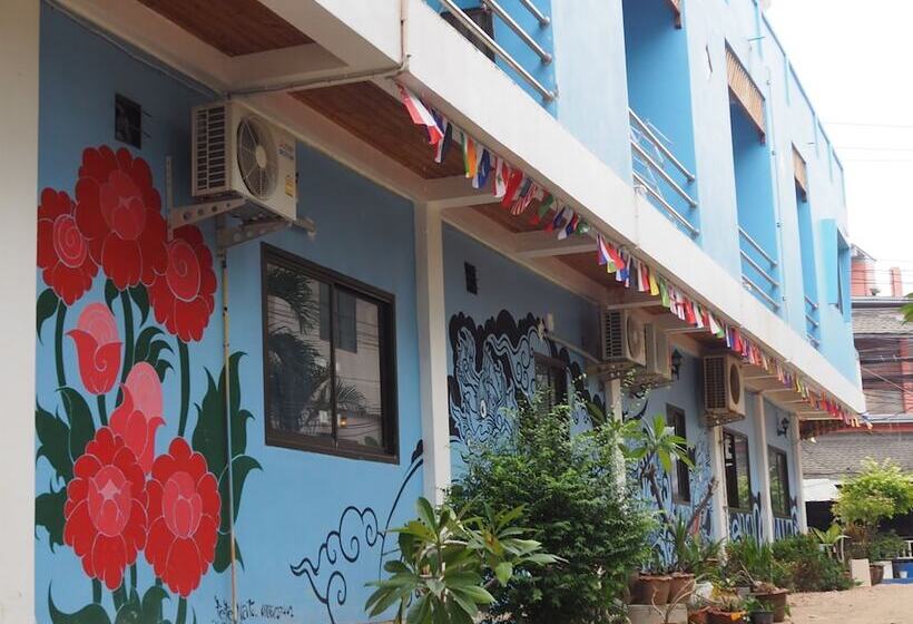 هتل Sunset Buri Hostel