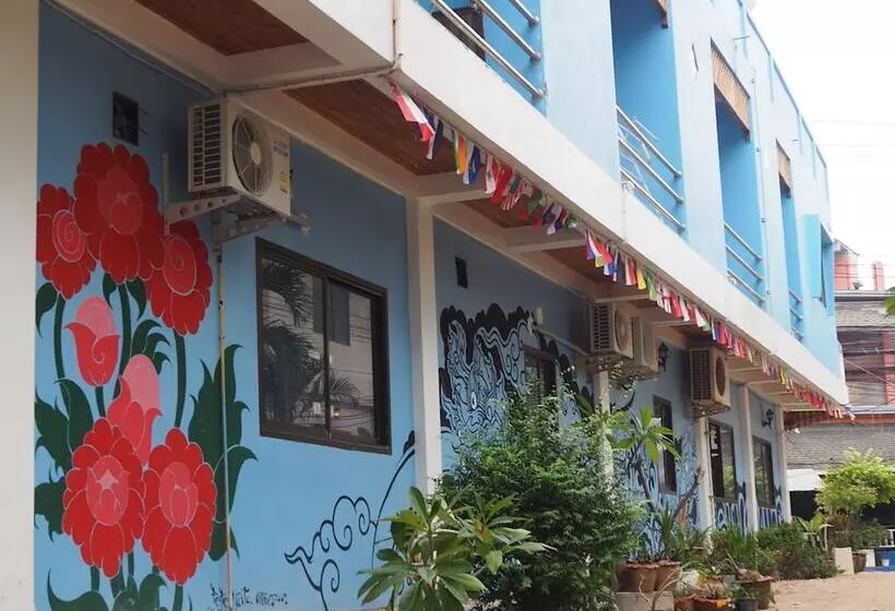 ホテル Sunset Buri Hostel