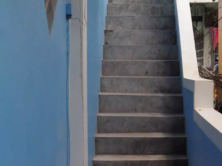 ホテル Sunset Buri Hostel