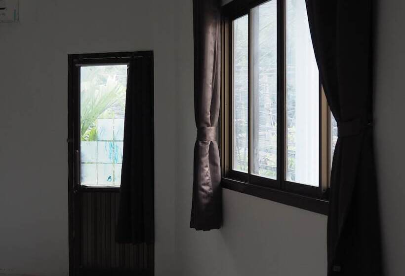 هتل Sunset Buri Hostel