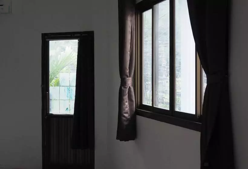 ホテル Sunset Buri Hostel