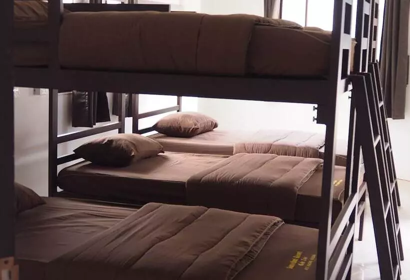 ホテル Sunset Buri Hostel