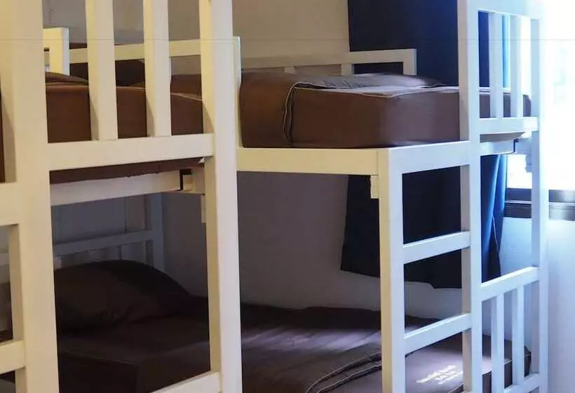 ホテル Sunset Buri Hostel