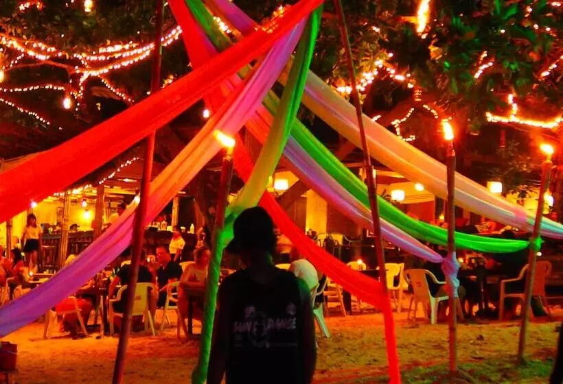 ホテル Sunset Buri Hostel