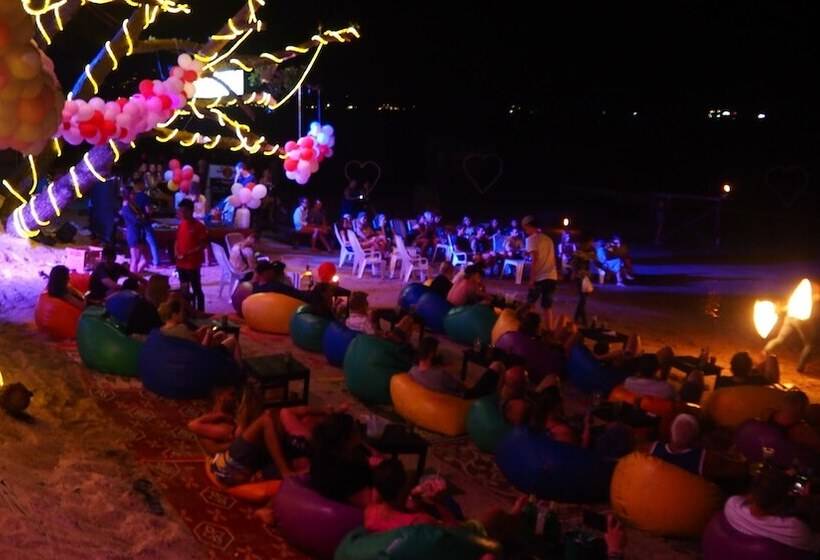 هتل Sunset Buri Hostel