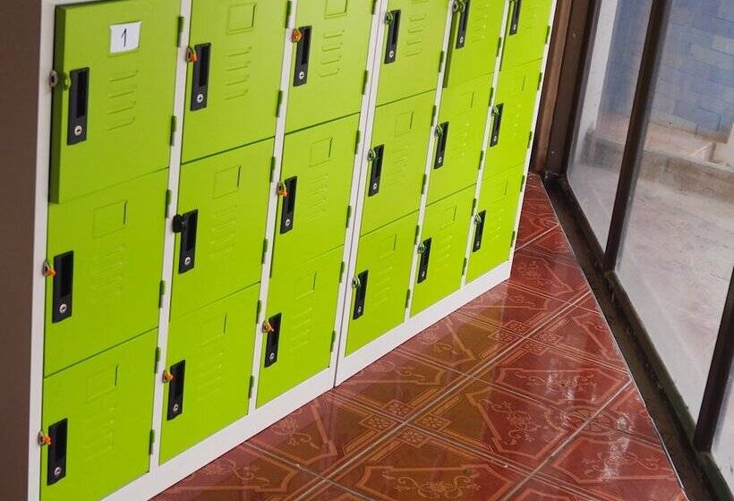 هتل Sunset Buri Hostel