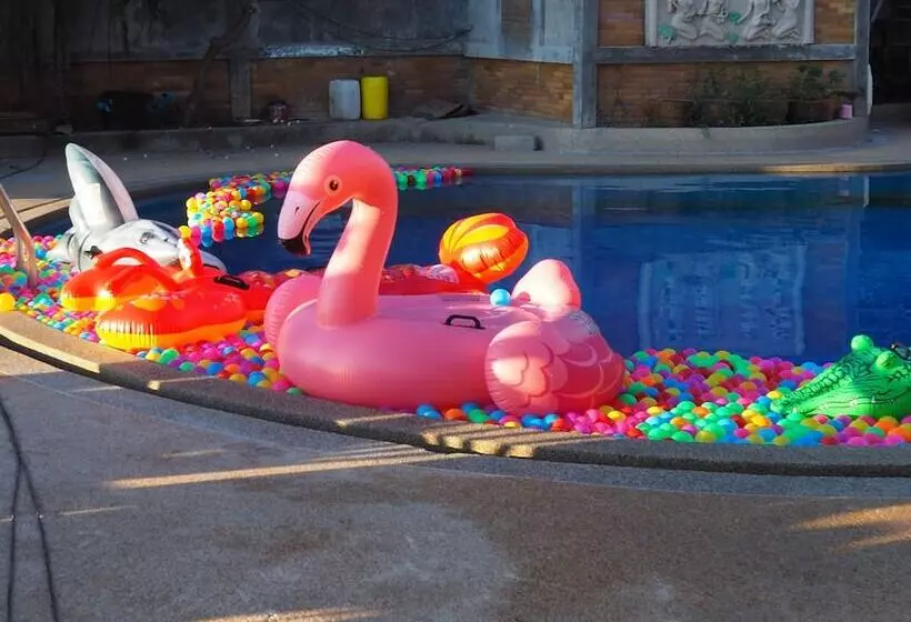 ホテル Sunset Buri Hostel