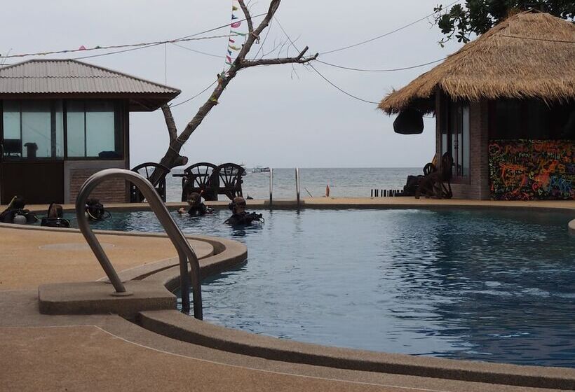 هتل Sunset Buri Hostel