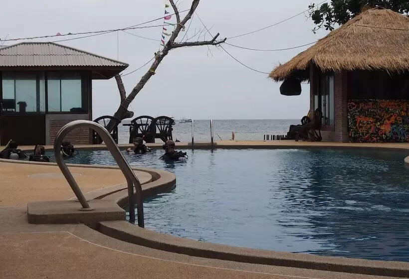 ホテル Sunset Buri Hostel