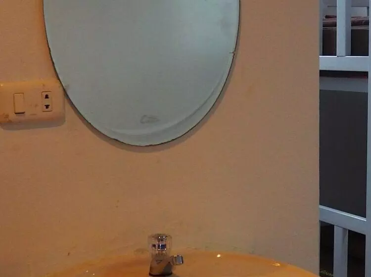 ホテル Sunset Buri Hostel