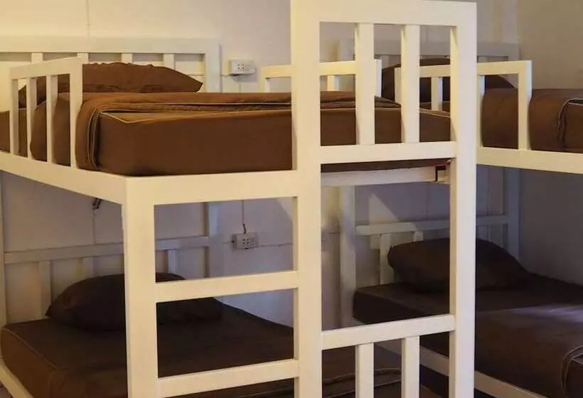 ホテル Sunset Buri Hostel