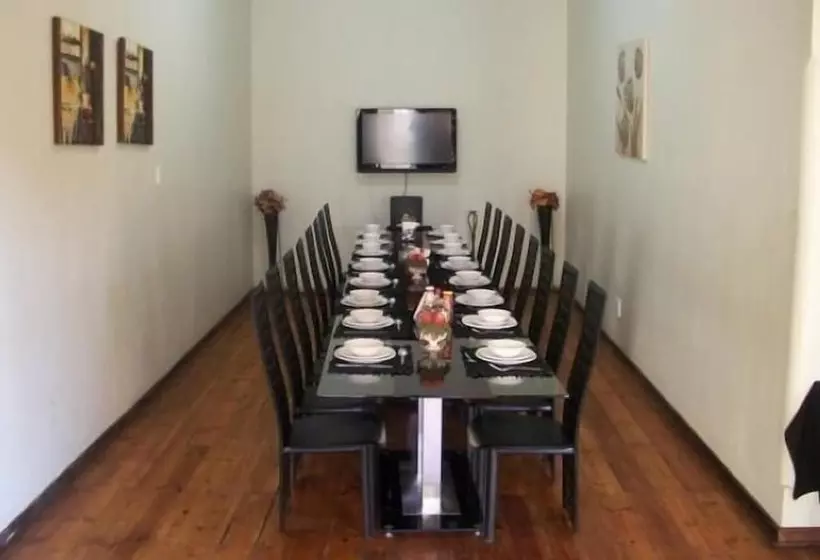 Aamiaismajoitus (B&B) Times Premier Lodge