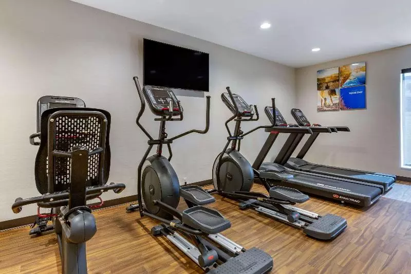 ホテル Comfort Suites Albuquerque Airport