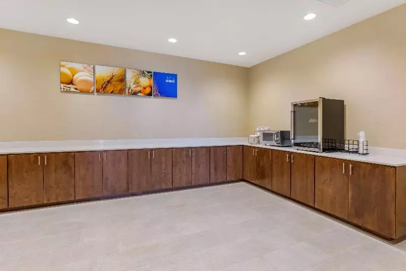 ホテル Comfort Suites Albuquerque Airport