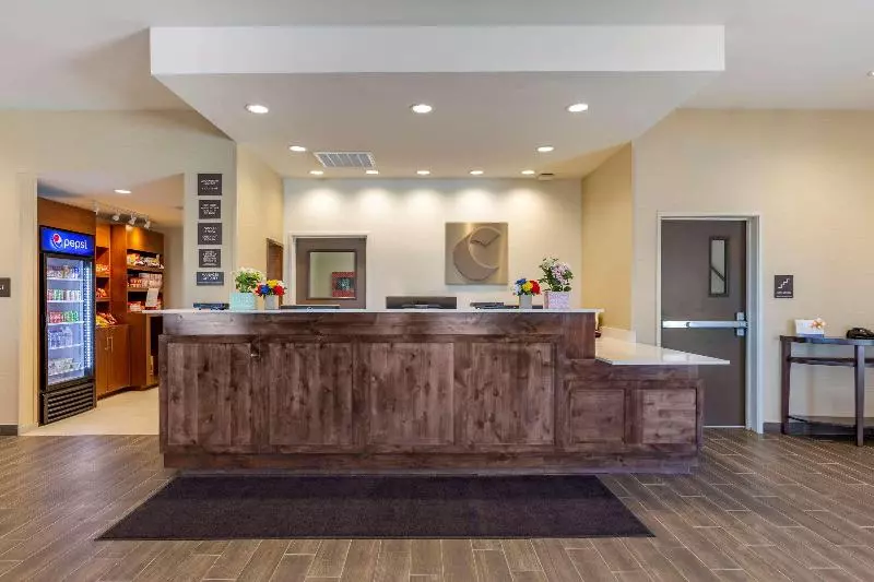 ホテル Comfort Suites Albuquerque Airport