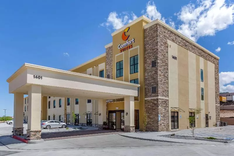 ホテル Comfort Suites Albuquerque Airport