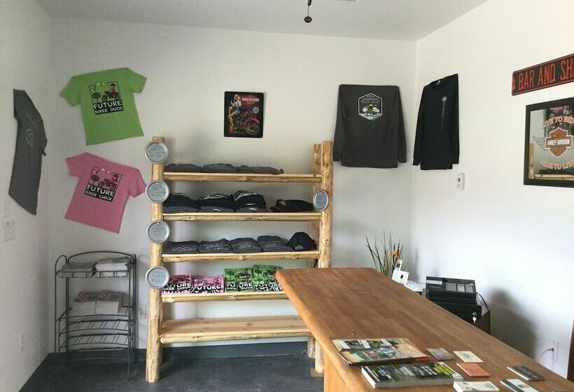 Eycat Lodging Company