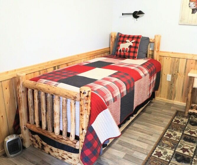 Eycat Lodging Company