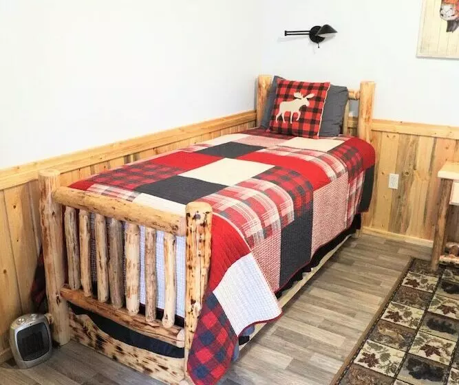 Eycat Lodging Company