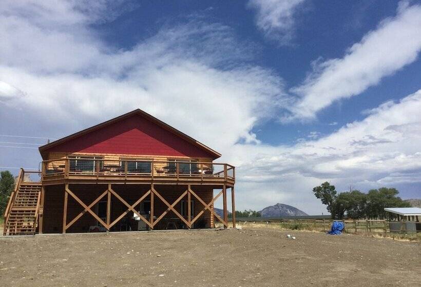 Eycat Lodging Company