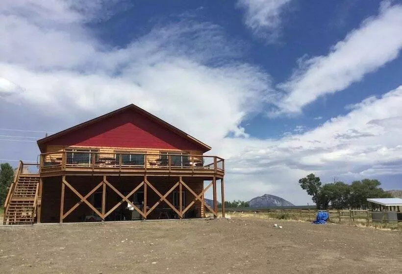 Eycat Lodging Company