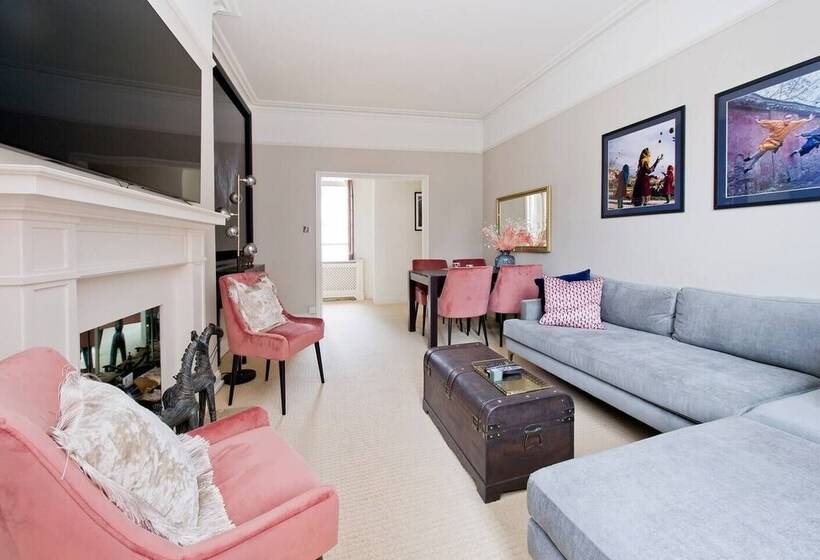 Luxurious 2 Bed Apartment