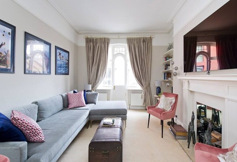 Luxurious 2 Bed Apartment